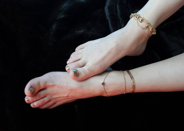 L'élégance à chaque pas avec les bracelets de cheville